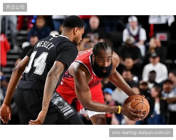 哈登穿针传球,快船攻势变得锐利无比
